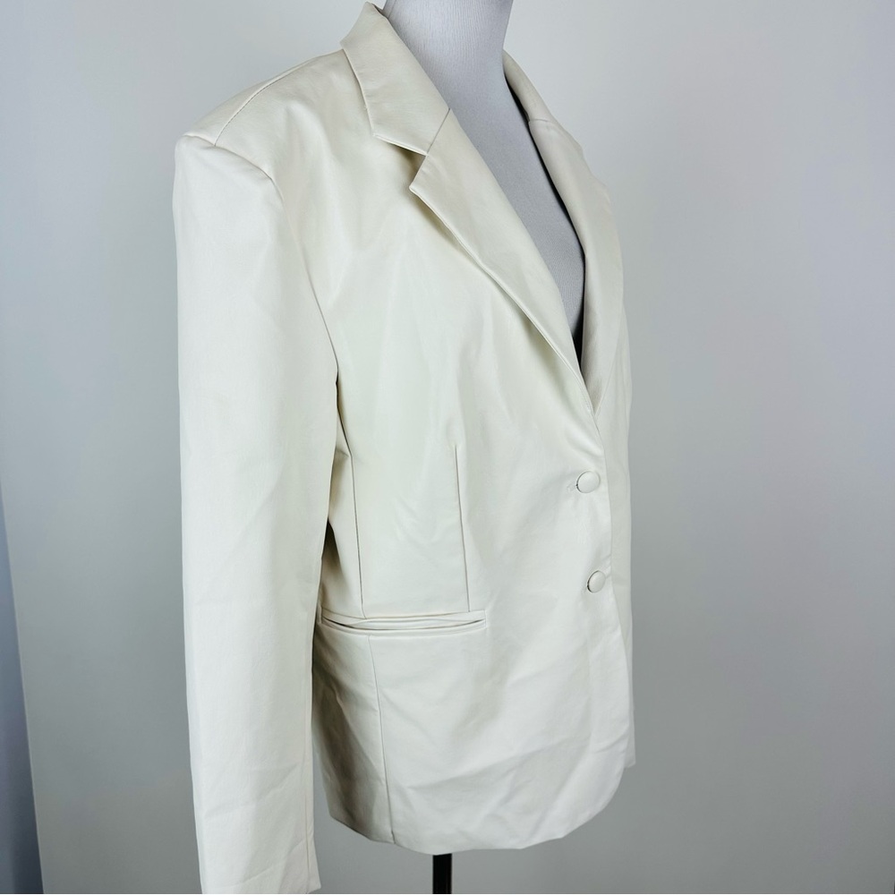 Edikted Anna White Oversized Faux Leather Blazer Size XS - Picture 5 of 16